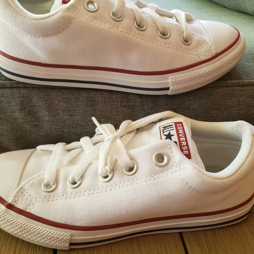 BNWoT CTAS Converse A01694F youth street bright white lace (2.5) KICKS